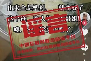 主场对阵辽宁！北京队总教练许利民训练时手拿笔记本来到替补席